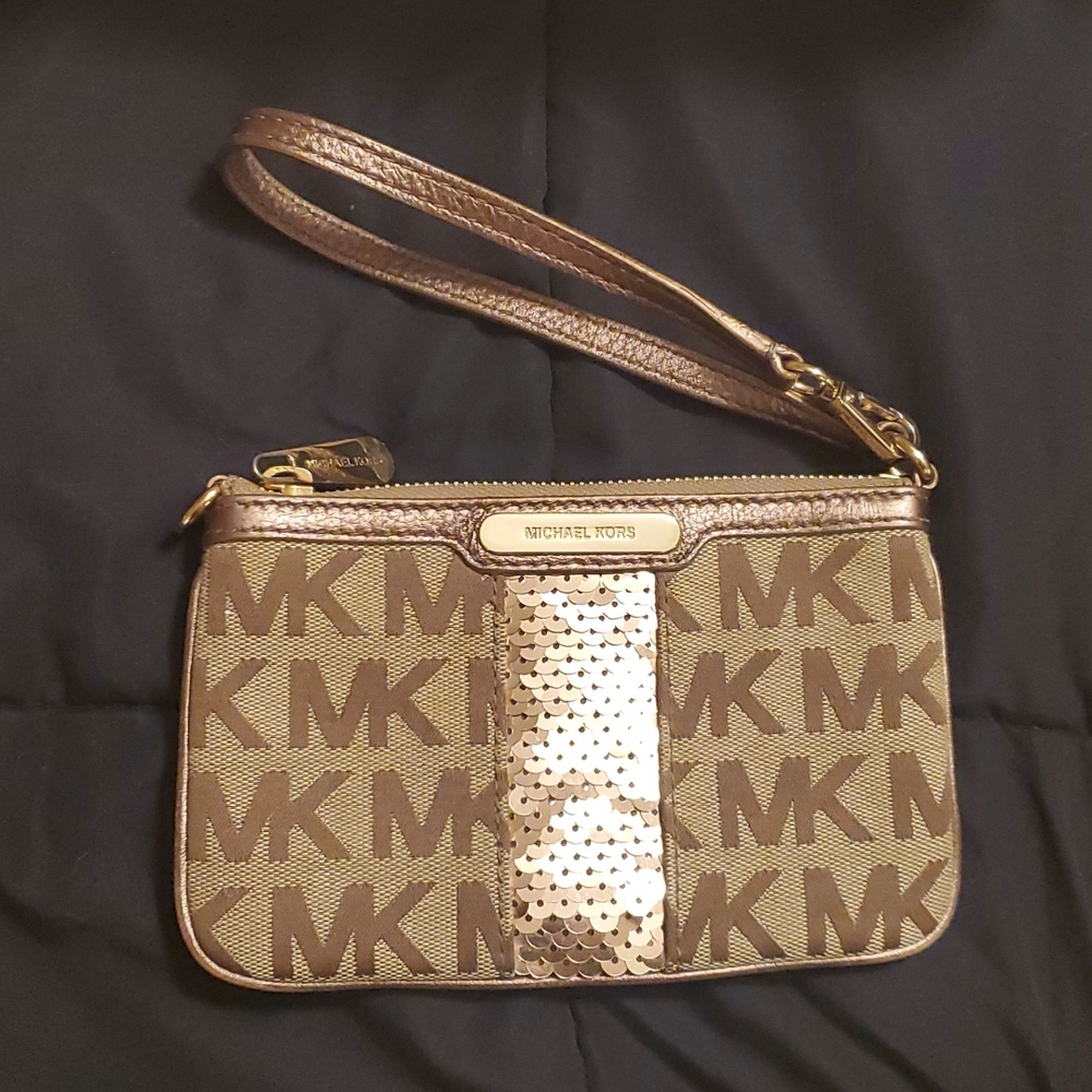 Michael kors wristlet